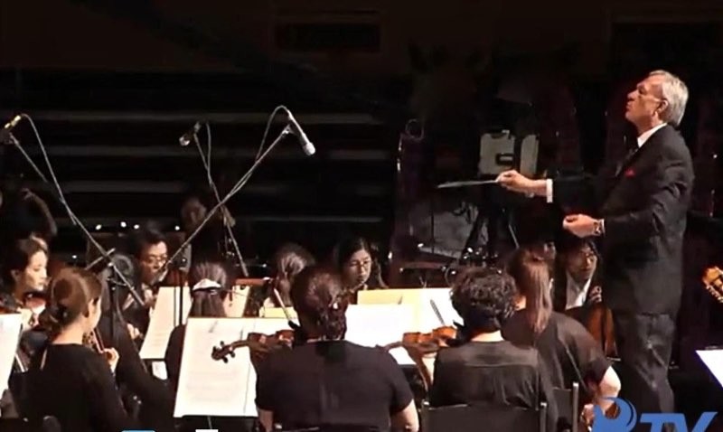 David Eaton conducting in Korea with the Prime Philharmonic (2016)