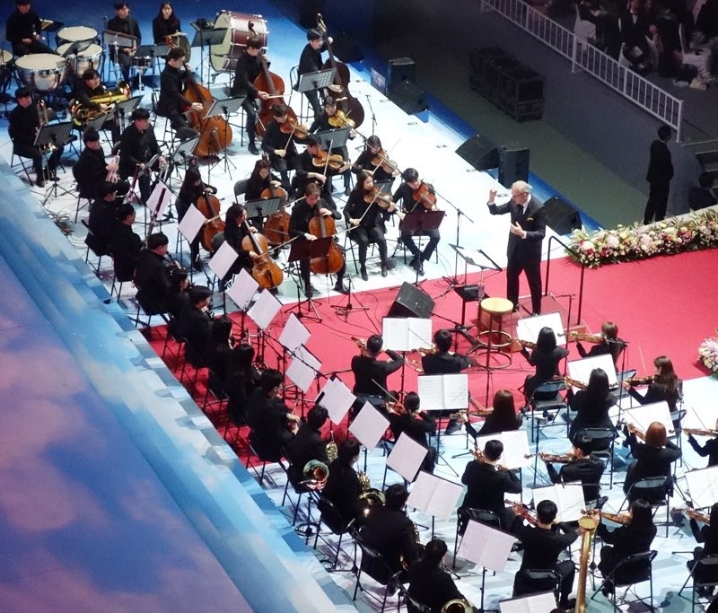 David Eaton conducting the Modern Korean Philharmonic (February 2020)