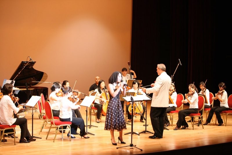 Broadway vocalist (The Lion King) Kiah Victoria at the IPSF Concert in Korea (2007).