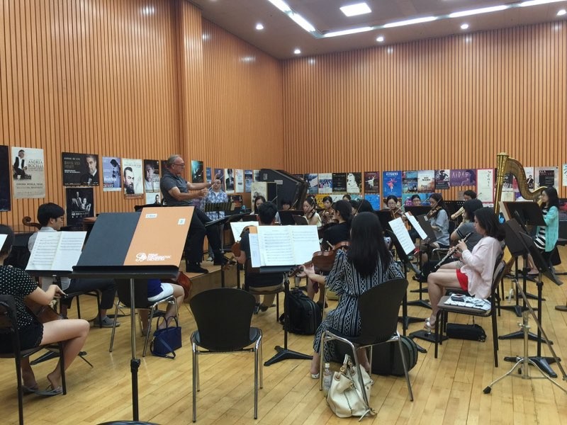 Rehearsing with the Prime Philharmonic and tenor, Matt Hill in Korea (2016)