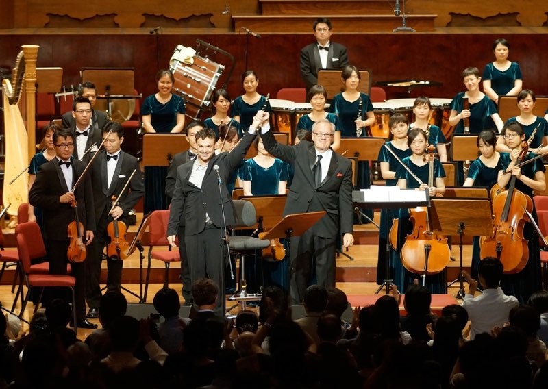 Bows in Taiwan With David D’Or