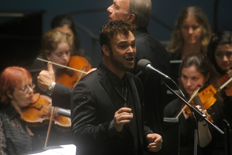 Vocalist David D’Or sings “Amazing Grace” at the U.N. with the NYC Symphony.