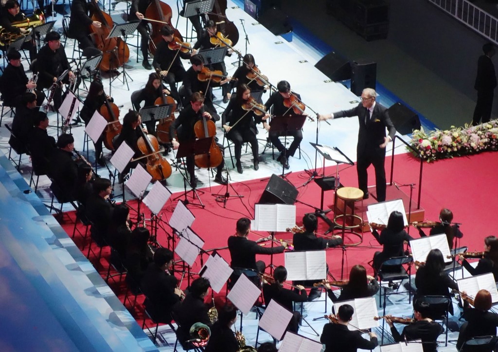 David Eaton conducting in Korea