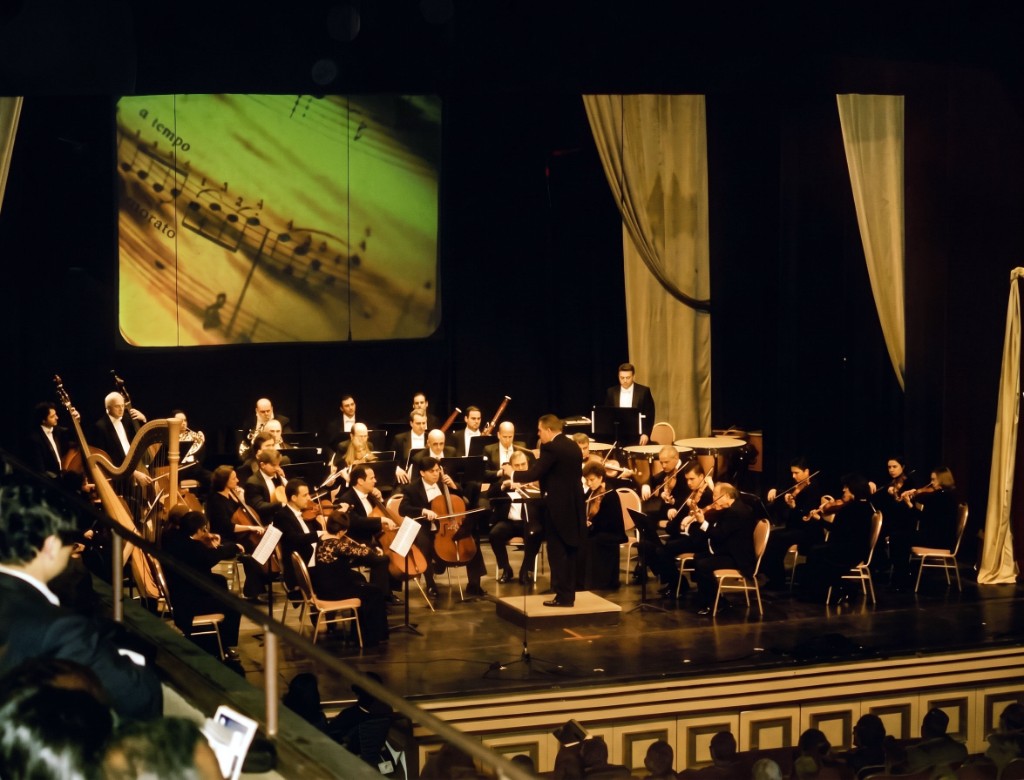 David Eaton conducting the New York City Symphony